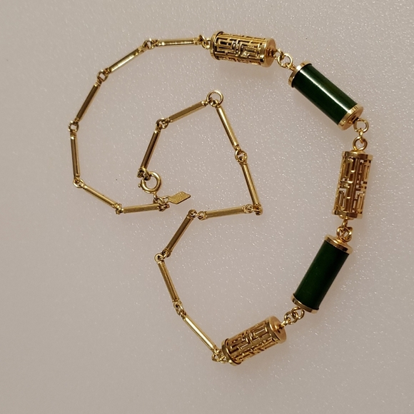 Sarah Coventry Green stone jade goldtone geometric Celtics design vintage - Picture 4 of 6